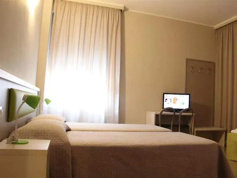 **  Hotel Due Giardini Милан Италия