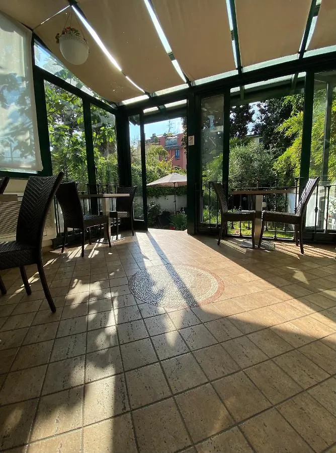 Hotel Due Giardini Milano 2*,