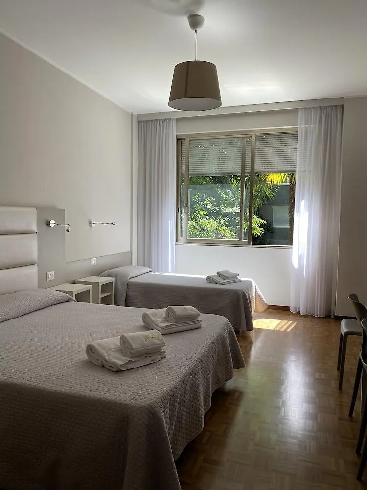 **  Hotel Due Giardini Милан Италия
