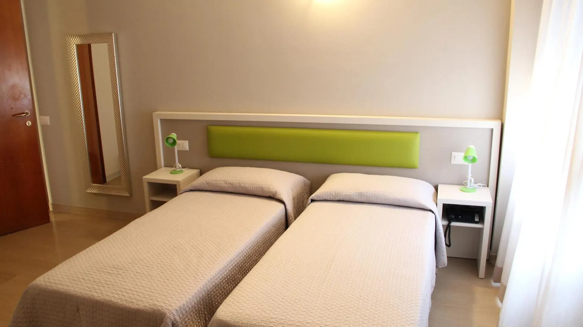 **  Hotel Due Giardini Милан Италия