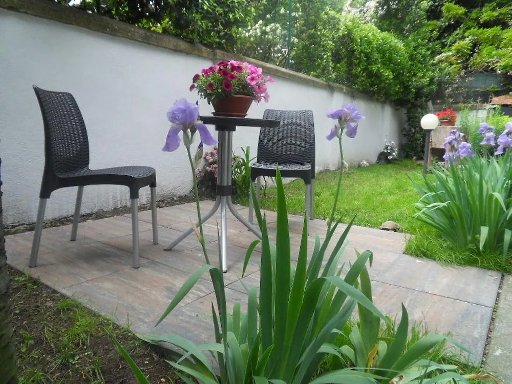 Hotel Due Giardini Milano 2*,