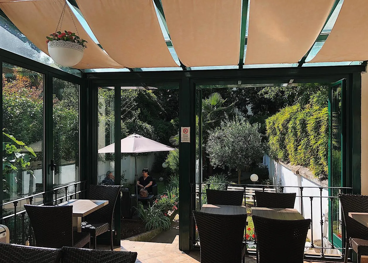 **  מילאנו Hotel Due Giardini איטליה